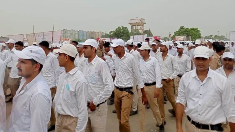 यूपी पुलिस में आरक्षी पद पर चयनित महिला और पुरुषों ने मुख्यमंत्री योगी आदित्यनाथ को दिया धन्यवाद