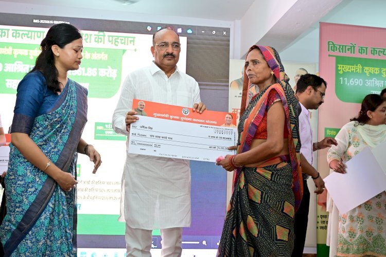 रायबरेली-उद्यान मंत्री, सदर विधायक व डीएम ने लाभार्थियों को चेक  किया वितरण