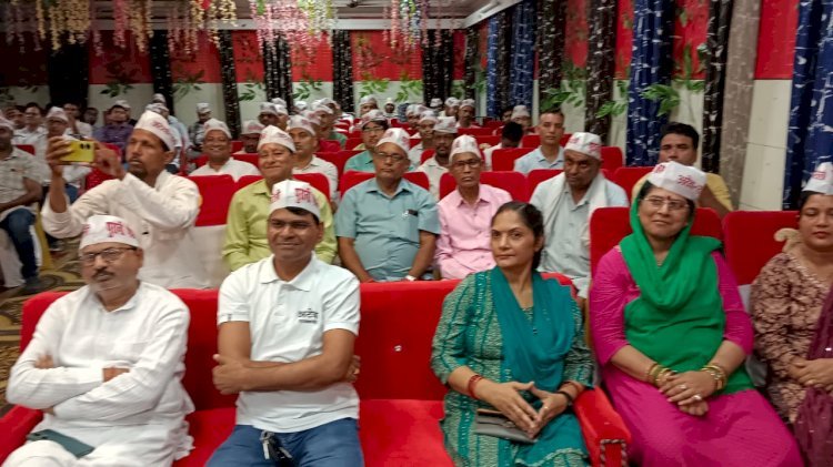 रायबरेली-बीईओ बछरावां शिव सिंह हुए सेवानिवृत्त, बीएसए कार्यालय में हुआ सम्मान