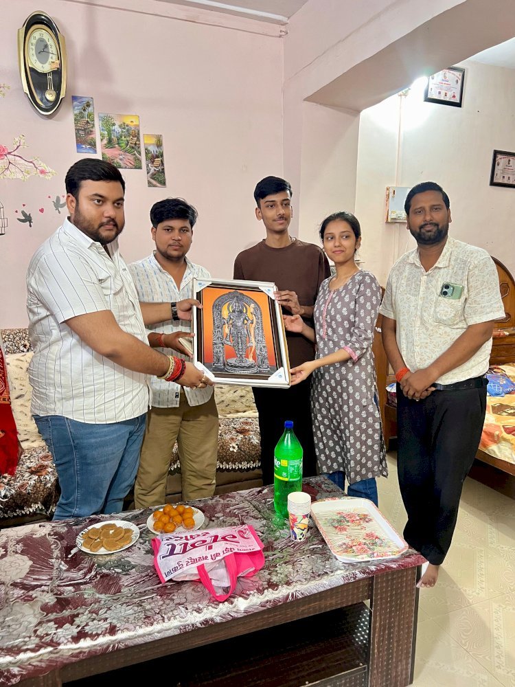रायबरेली-नीट की परीक्षा में सफलता हासिल करने वाले भाई बहन को बीजेपी नेता अनुष्ठान सिंह जहाजी ने किया सम्मानित