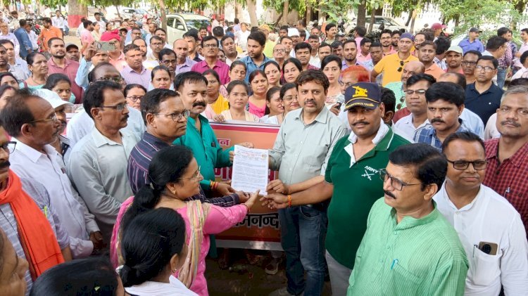 अभिभावकों को बहका रहे अधिकारी, शिक्षक पर बना रहे दबावः वीरेंद्र सिंह