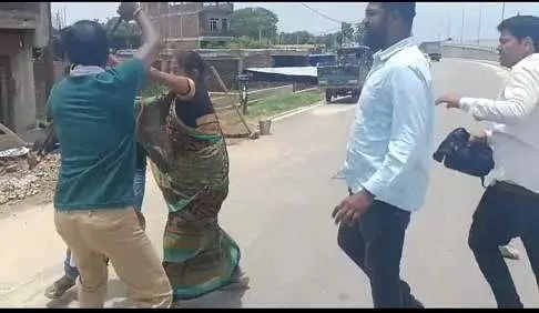 रायबरेली में रोडवेज बस चालक की दबंगई का वीडियो वायरल