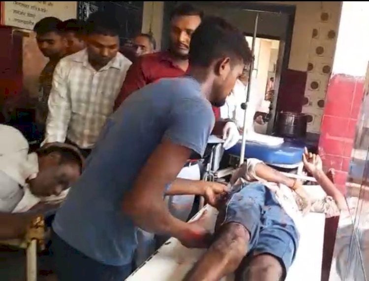 रायबरेली-ऊंचाहार में सड़क हादसे: लोडर और बाइक की टक्कर में 3 लोग गंभीर रूप से घायल,,,
