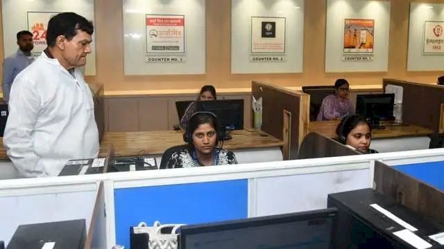 बिजली जोड़ने के लिए लाइनमैन मांग रहा घूस, एके शर्मा कॉल सेंटर का कर रहे थे निरीक्षण तभी आ गया फोन