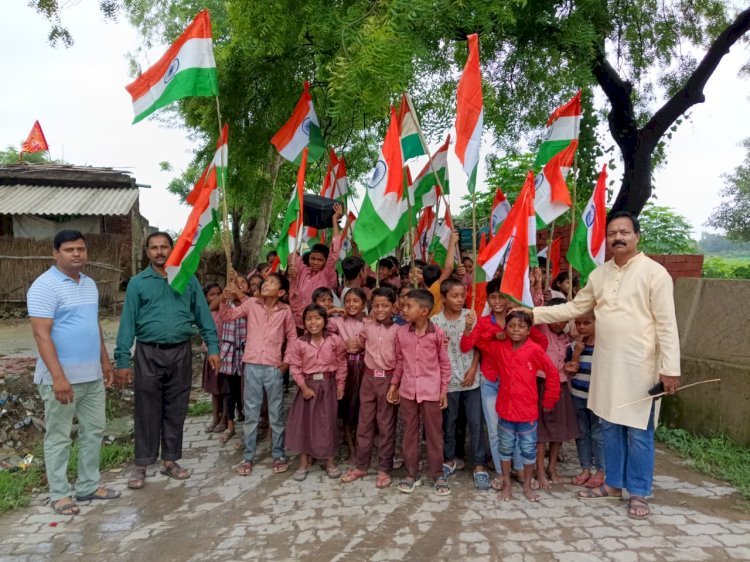रायबरेली-हर घर तिरंगा अभियान के तहत विद्यालयों में निकाली गई रैली