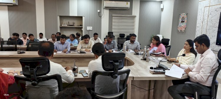 रायबरेली-डीएम ने कर-करेत्तर के कार्याे की समीक्षा कर राजस्व वसूली में तेजी लाने के दिए निर्देश