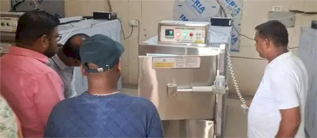 फ्रीजर में बेटे का शव देखकर बिलख पड़े पिता, बोले- कुछ घंटे पहले ही... स्कूल में छात्र की हत्या से हड़कंप, आरोपी ने थरमस में छुपाकर लाया था हथियार