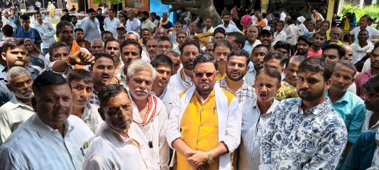 रायबरेली-भाजपा नेता राम लाल अकेला के नेतृत्व में किसानों ने निकाली रैली तहसीलदार को सौंपा ज्ञापन