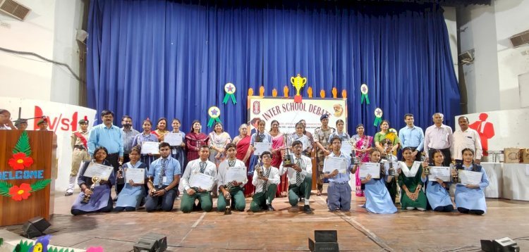 रायबरेली-वृद्धाश्रम की आवश्यकता पर डिबेट ने आत्मा को झकझोरा,जेएमसी स्कूल के बच्चों ने जीता खिताब