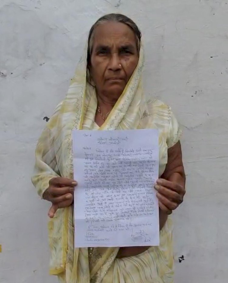 रायबरेली-एक बुजुर्ग महिला नें चकबंदी राजस्व निरीक्षक, लेखपाल समेत राजस्वकर्मियों पर लगाया अभद्रता का आरोप