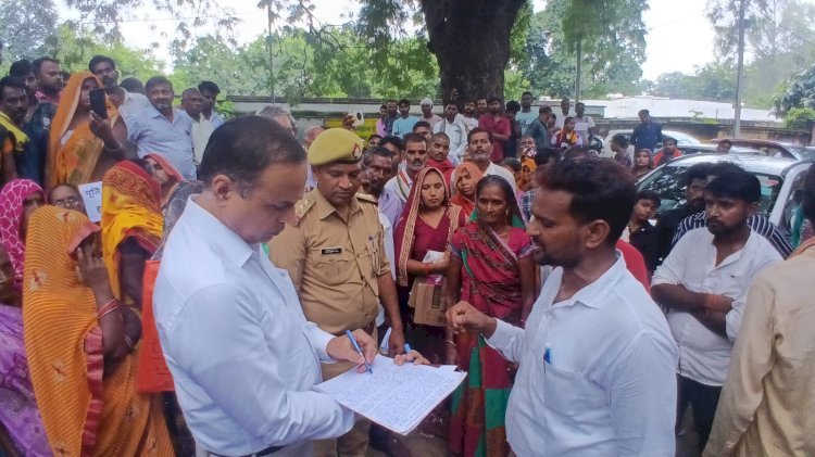 रायबरेली:पखरौली के कोटेदार के खिलाफ ग्रामीणों का हंगामा, घटतौली और राशन न देने के आरोप