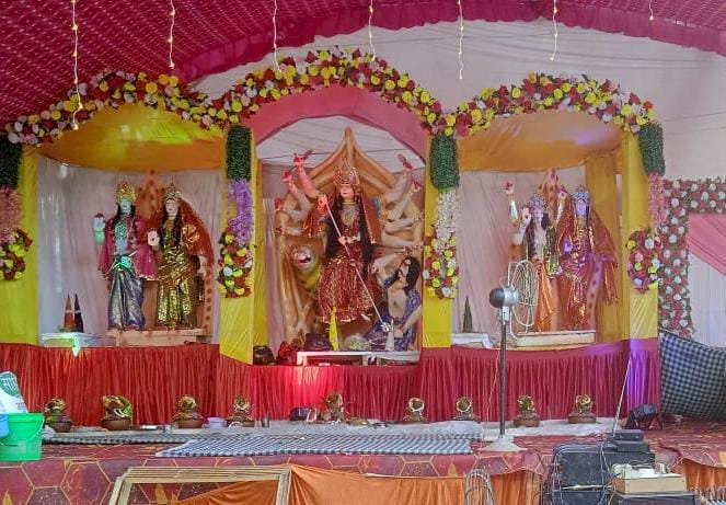 रायबरेली-नवरात्र में जगह-जगह दुर्गा माता की आराधना मां की प्रतिमा सजाकर हुआ भक्ति मय,,,, 