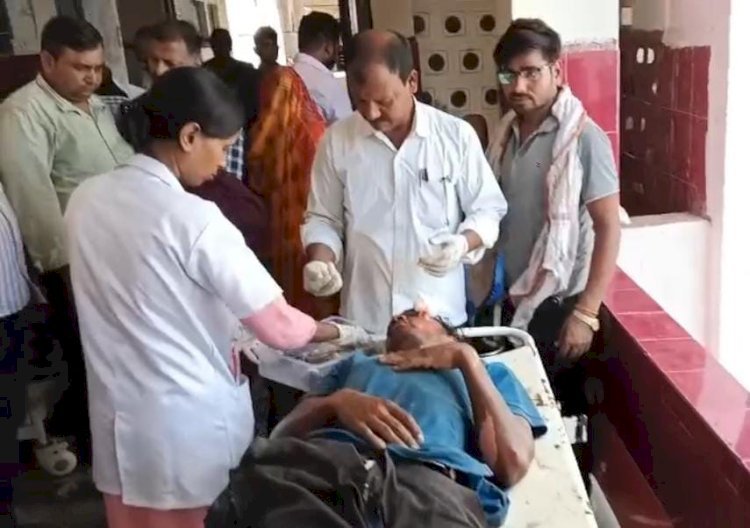 रायबरेली- कार की टक्कर से बाइक सवार तीन लोग घायल,,,, 