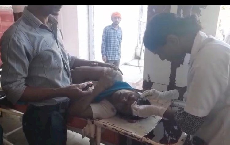 रायबरेली- पैदल घर जा रही सफाईकर्मी महिला कार की टक्कर से घायल,,, 