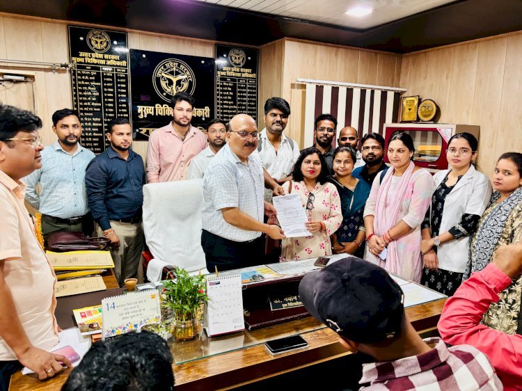 रायबरेली लंबित मानदेय व PBI एवं अन्य बकाया देयकों के भुगतान को लेकर सौंपा गया ज्ञापन