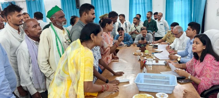 रायबरेली-डीएम-एसपी ने तहसील लालगंज में सम्पूर्ण समाधान दिवस में फरियादियों की सुनी समस्याएं