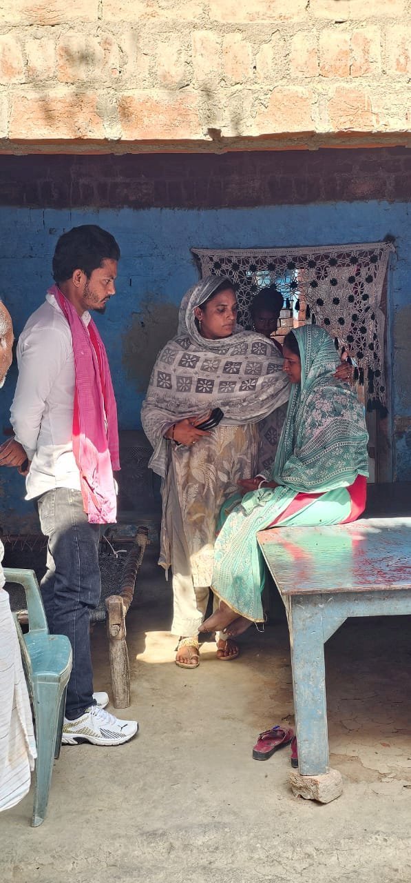 रायबरेली-पूर्व अध्यक्ष शाहीन सुल्तान ने हरिओम वाल्मीकि के परिजनों से की भेंट,,,,