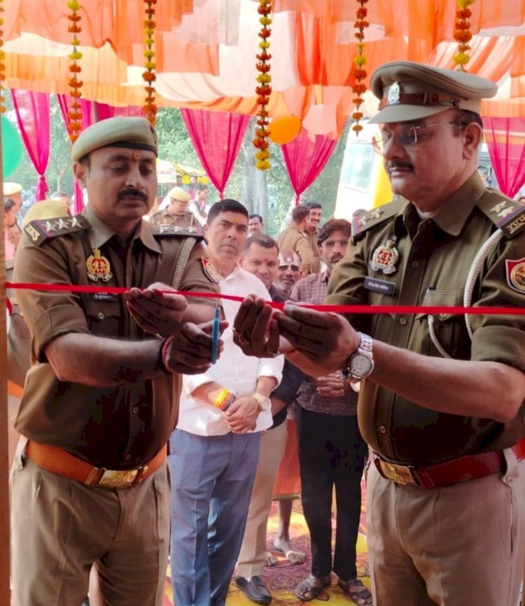 रायबरेली - नवनिर्मित पुलिस सहायता बूथ का कोतवाली प्रभारी ने फीता काट कर किया उद्घाटन