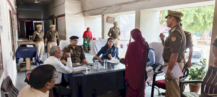 रायबरेली-थाना दिवस पर डीएम-एसपी ने सुनी लोगों की शिकायतें