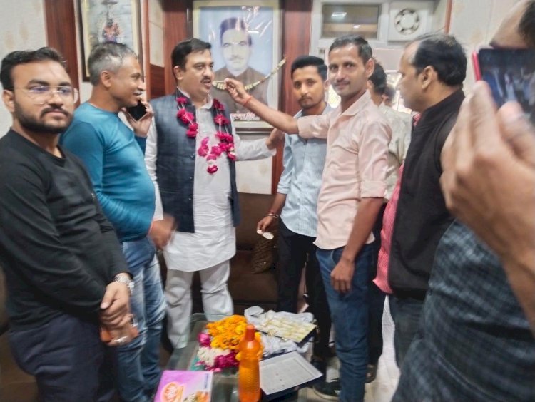 रायबरेली-अतुल सिंह का जन्मदिन धूमधाम से मना कांग्रेस नेताओं और कार्यकर्ताओं ने दी शुभकामनाएं