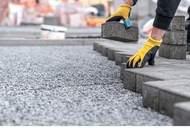 रायबरेली-भूमिधरी जमीन पर जबरन पूर्व में बनी इंटरलॉकिंग को चौड़ी किये जाने का आरोप