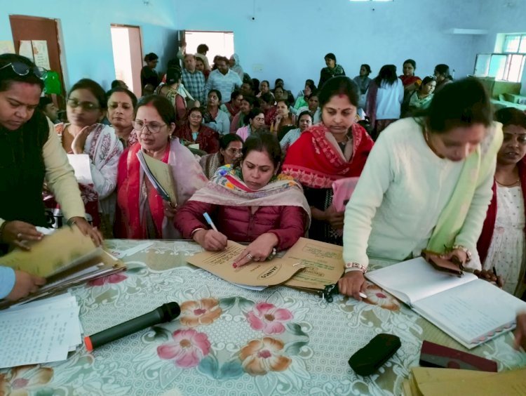 रायबरेली-शिक्षक समाधान दिवस पर समस्याओं का अंबार