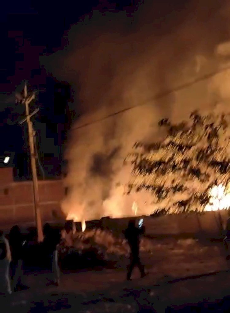 रायबरेली-बारात की आतिशबाज़ी से स्क्रैप गोदाम में भीषण आग, लाखों का जलकर खाक,,, 