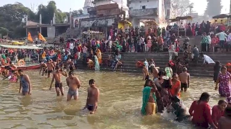 रायबरेली:गोकर्ण घाट पर मार्गशीर्ष पूर्णिमा मेला का शुभारंभ,लाखों श्रद्धालुओं ने किया गंगा में डुबकी