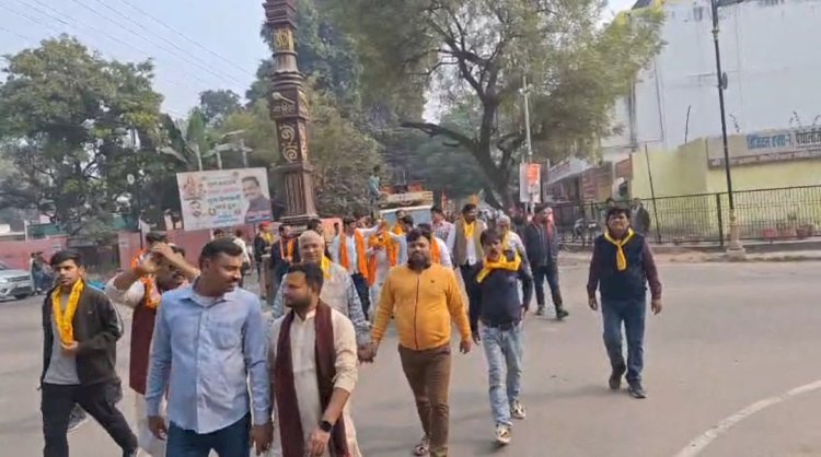 रायबरेली में सुनिए कथा रघुनाथ की कार्यक्रम से पहले शहर भर में निकाली गई शोभायात्रा।