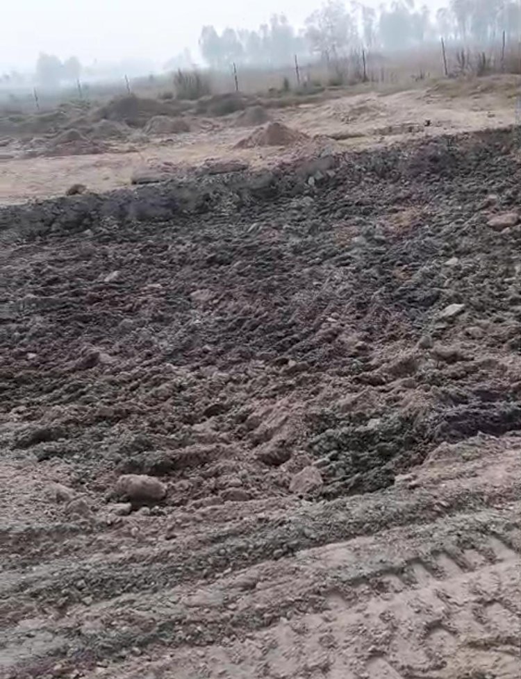 रायबरेली- ऊंचाहार के कमालपुर में जिम्मेदारों नें बेच दी सरकारी जमीन की मिट्टी, एसडीएम से शिकायत