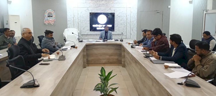 रायबरेली - एडीएम ने कर करेत्तर व राजस्व वसूली की, की समीक्षा 