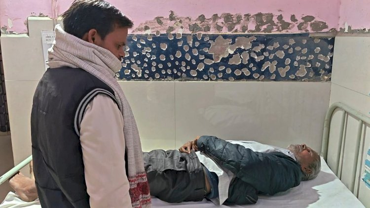 रायबरेली - सड़क किनारे खड़े वृद्ध को अनियंत्रित स्कूटी सवार ने मारी टक्कर, गंभीर रूप से घायल