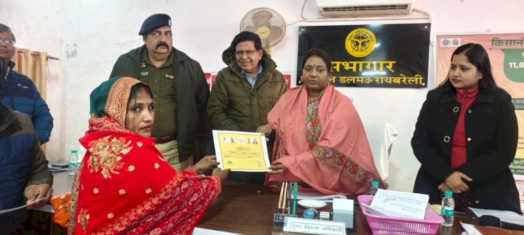 रायबरेली-सीडीओ ने सीएम आवास योजना (ग्रामीण) के तहत 05 दैवीय आपदा से प्रभावित लाभार्थियों को दिया स्वीकृति प्रमाण पत्र