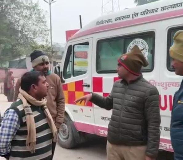 रायबरेली- अनियंत्रित हो कर पेड़ से टकराई बाइक युवक की हालत गंभीर, जिला अस्पताल रेफर