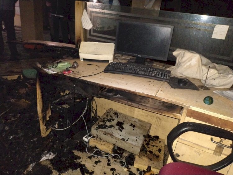 रायबरेली - बैंक ऑफ़ बड़ौदा में लगी आग, फर्नीचर जलकर हुआ खाक