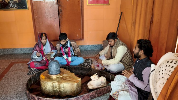 रायबरेली-मुश्लिम युवती ने हिन्दू युवक से किया विवाह हिन्दू रीति रिवाज से मंदिर में लिए सात फेरे