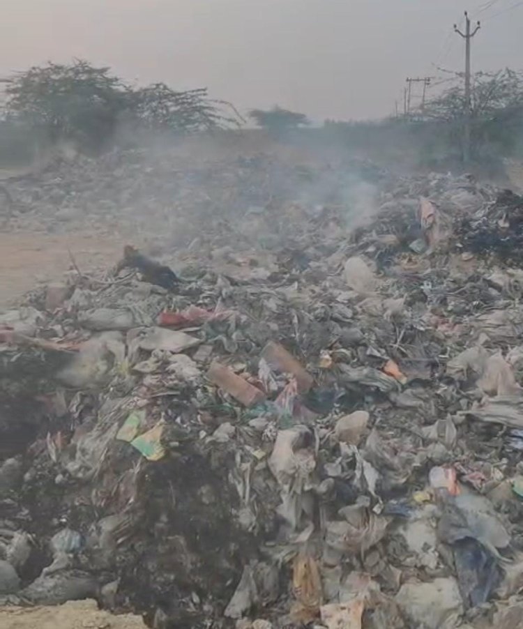 रायबरेली- ऊंचाहार नगर पंचायत की ओर से पूरे ननकू में बने मैटेरियल रिकवरी प्रशासन की चुप्पी आखिर क्यों ? 