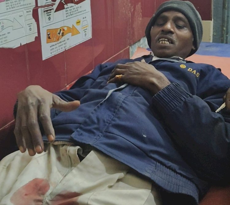 रायबरेली- एक अनियंत्रित तेज रफ्तार कार ने दो साइकिल सवार मजदूरों को मारी टक्कर,दो घायल