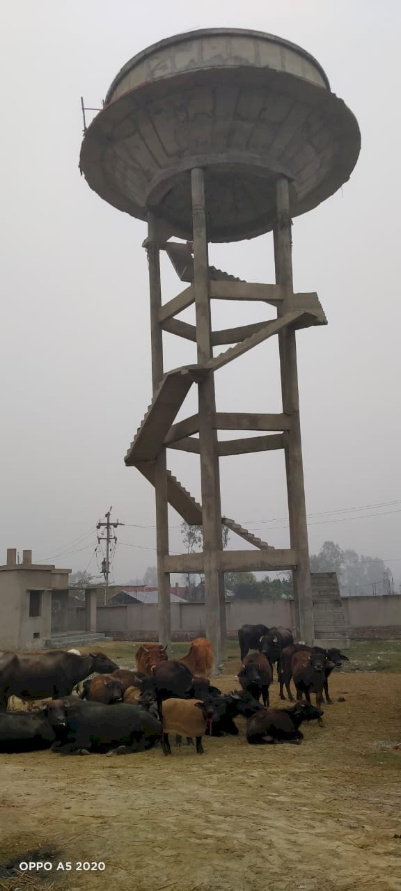 रायबरेली-ग्रामीणों को फ्लोराइड मुक्त स्वच्छ पेयजल उपलब्ध कराने के लिए बनी पानी टंकी साबित हो रही है सफेद हाथी