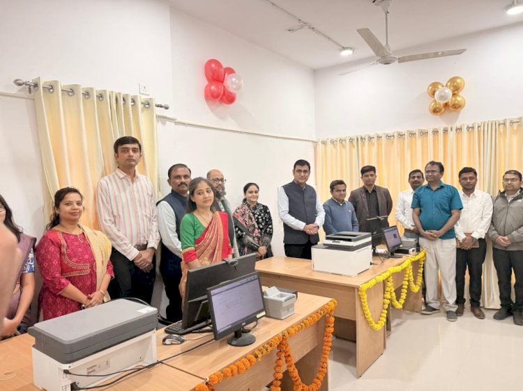 डाकघरों में नये आधार नामांकन एवं बच्चों के लिए अनिवार्य बायोमेट्रिक अपडेट पूर्णतः निःशुल्क - पोस्टमास्टर जनरल कृष्ण कुमार यादव*