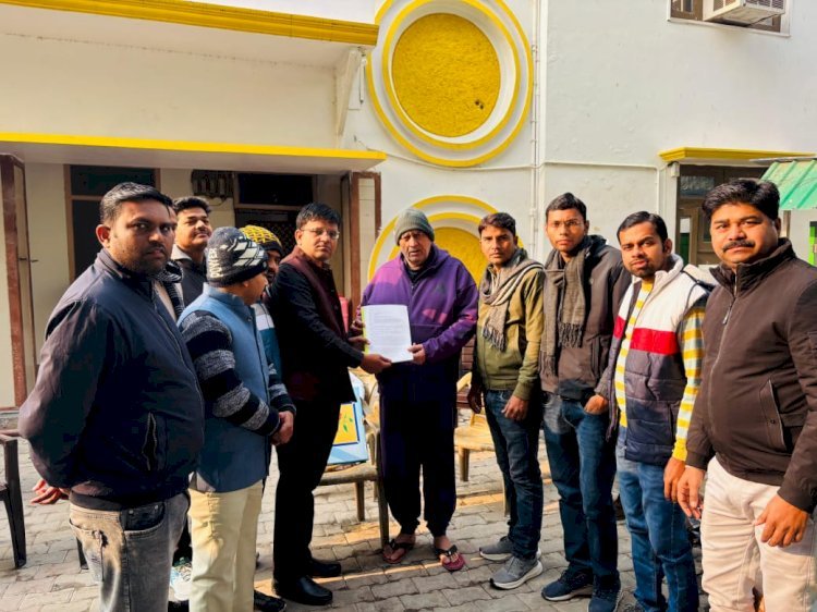रायबरेली-अंतर्जनपदीय स्थानांतरण से वंचित बेसिक शिक्षकों ने विधायक को सौंपा ज्ञापन 