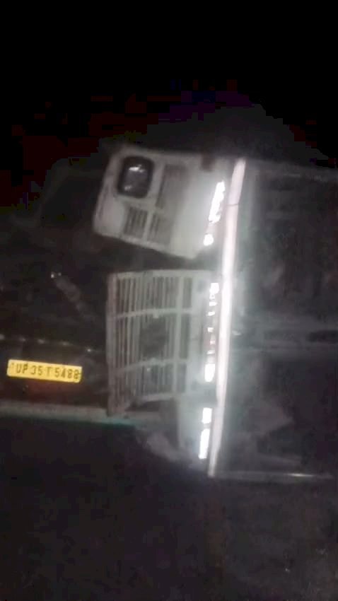 रायबरेली-गन्ने से लदा ट्रक अनियंत्रित होकर पलटा, चालक सुरक्षित 