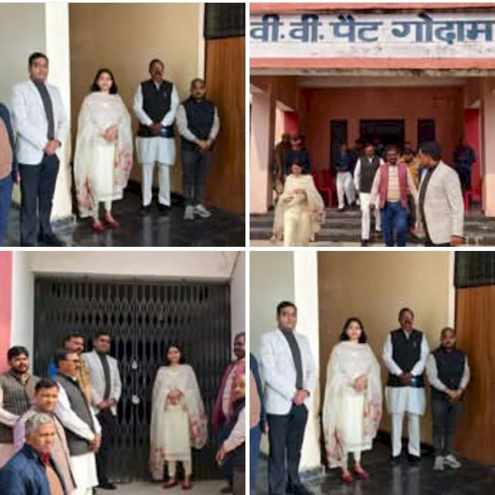 रायबरेली - डीएम ने राजनैतिक दलों के प्रतिनिधियों के साथ ईवीएम/वीवीपैट वेयर हाउस का किया निरीक्षण