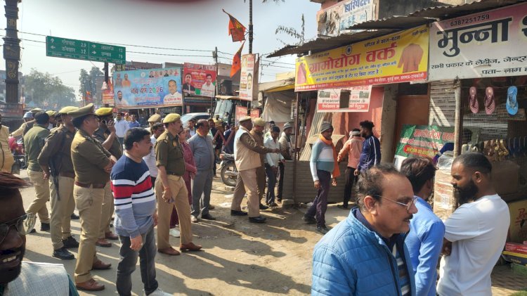 रायबरेली-अवैध अतिक्रमण पर चला बाबा का बुलडोजर