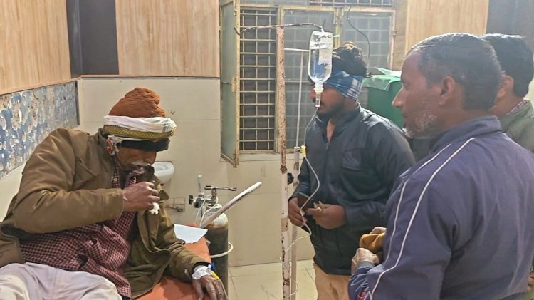 रायबरेली - सर्प पकड़ने वाले को ही सर्प ने डसा, जिला अस्पताल रेफर