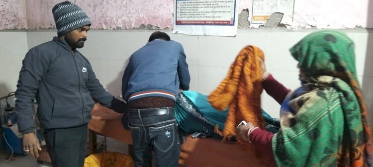 रायबरेली-स्वयं का बैलेंस बिगड़ने से बाइक पर बैठी महिला सड़क पर गिरकर हुई गंभीर रूप से घायल