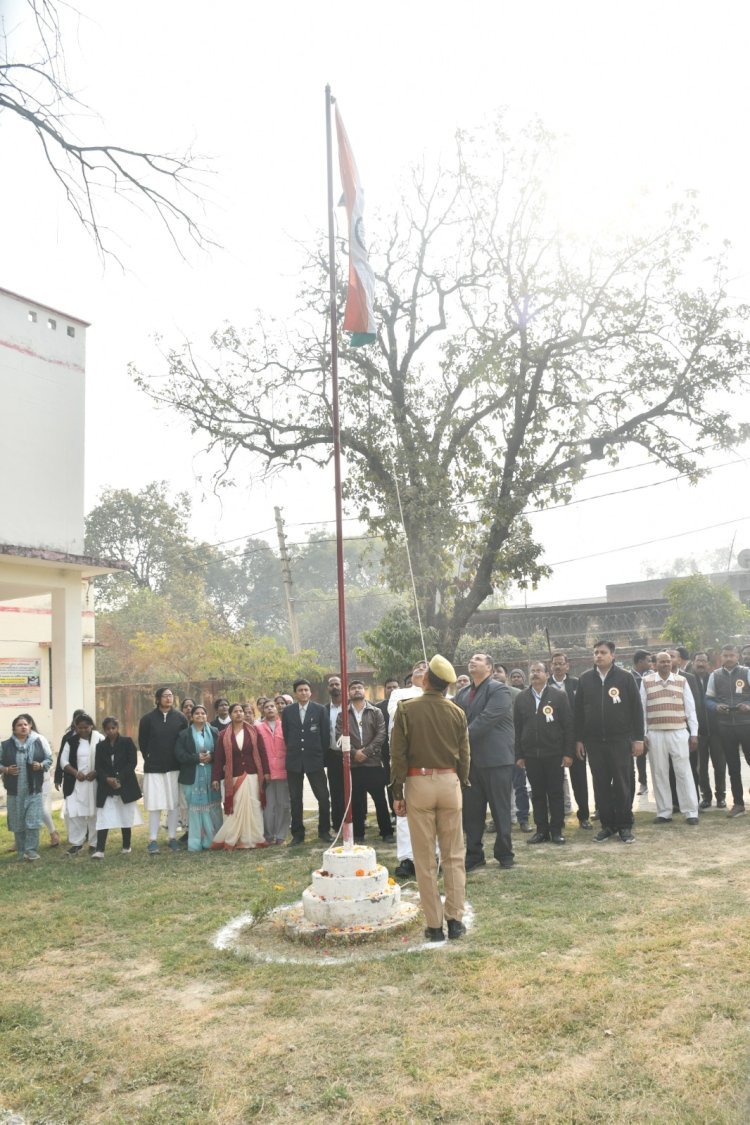 रायबरेली-अपर जिला जज ने ए0डी0आर0 सेन्टर में किया ध्वजारोहण