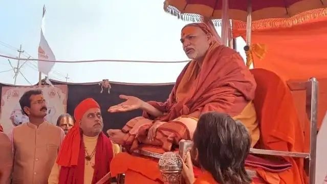 यूपी सरकार के इरादों पर तमाचा है PCS अफसर का इस्तीफा, सिटी मजिस्ट्रेट के फैसले पर बोले शंकराचार्य