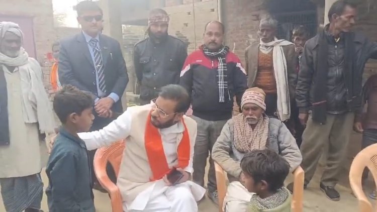 ऊंचाहार: संविदा लाइनमैन की मौत पर परिजनों से मिले विधायक डॉ. मनोज पांडेय, हर संभव मदद का दिया भरोसा