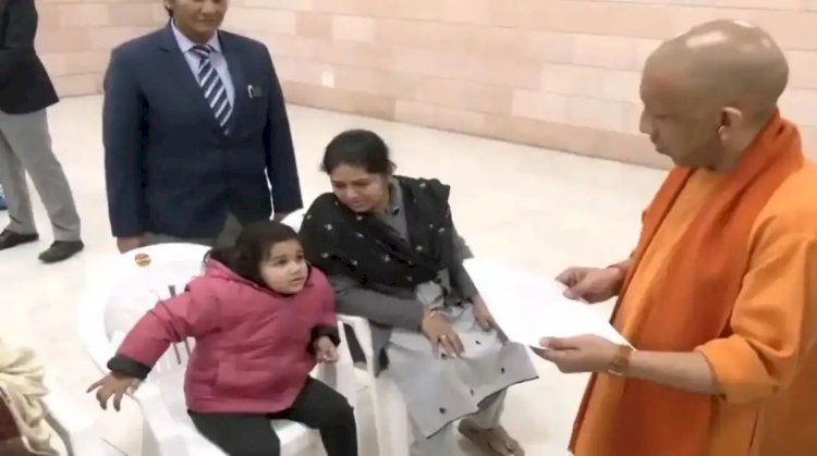 मेरा एडमिशन करा दो.' CM योगी के सामने अड़ गई मासूम मुस्लिम बच्ची, फिर जो हुआ जीत लेगा आपका दिल!